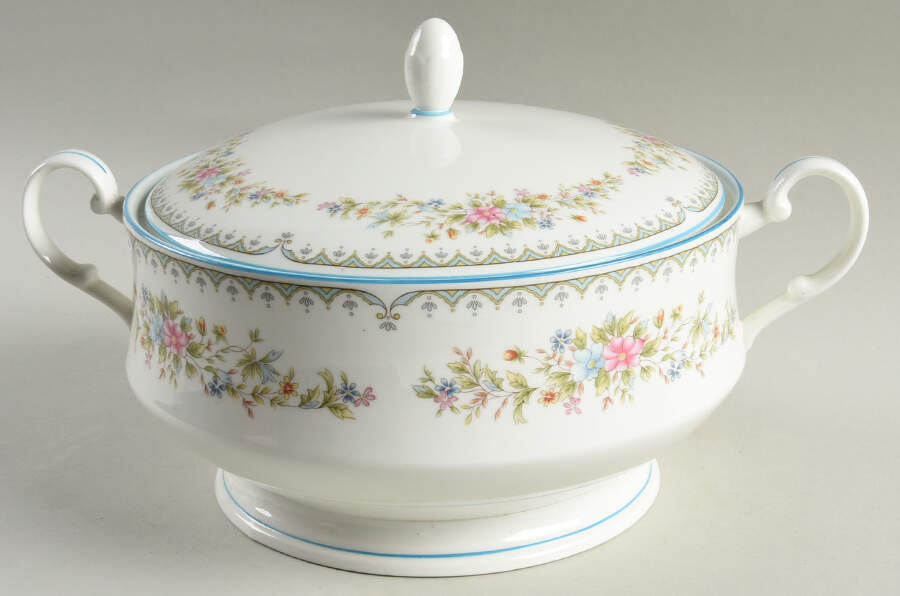 Flower Mist Round Covered Vegetable by Mikasa-1