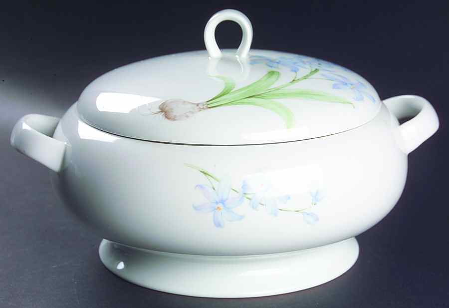 Flower of The Month Round Covered Vegetable by Mikasa-1