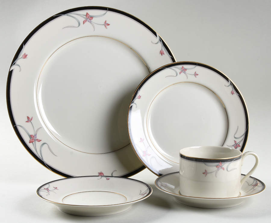 Floradora 40 Piece Estate Set by Mikasa-1