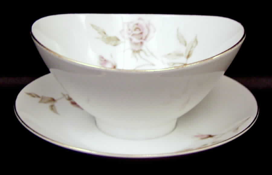 Fonda Gravy Boat with Attached Underplate by Mikasa-1