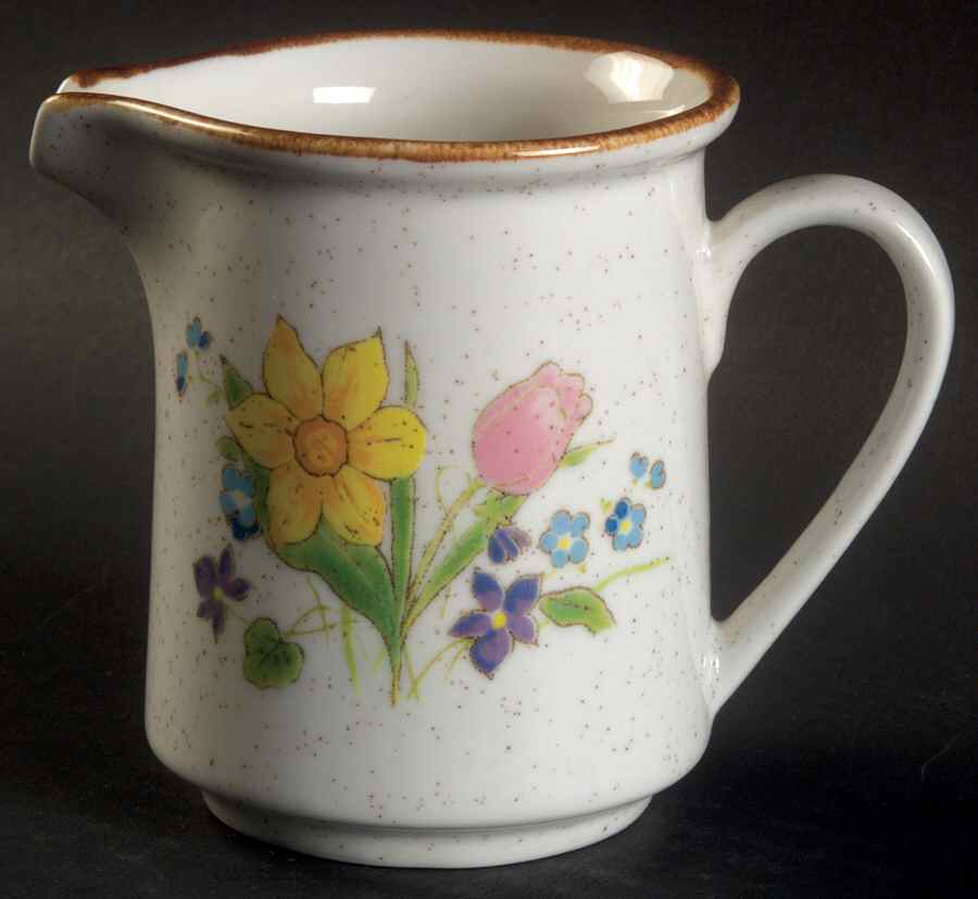 Fresh Blooms Creamer by Mikasa-1