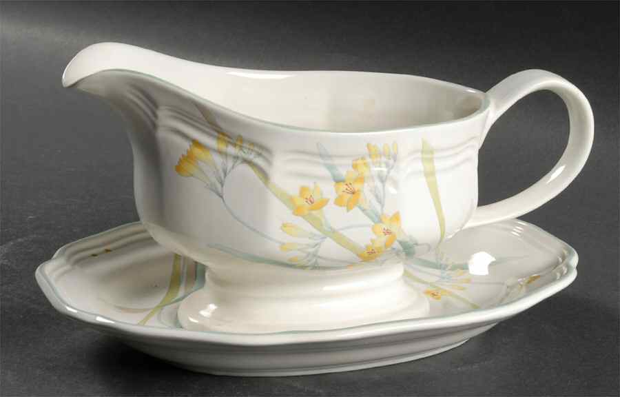 Freesia Gravy Boat & Underplate by Mikasa-1