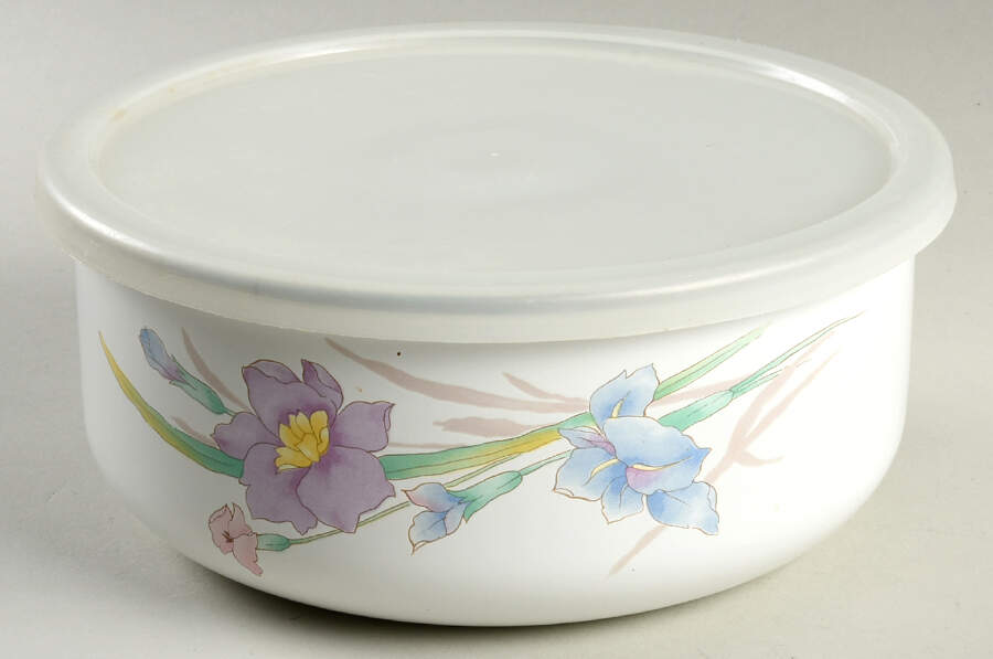 Gabriele 7 1/2" Metal Bowl W/Plastic Lid by Mikasa-1