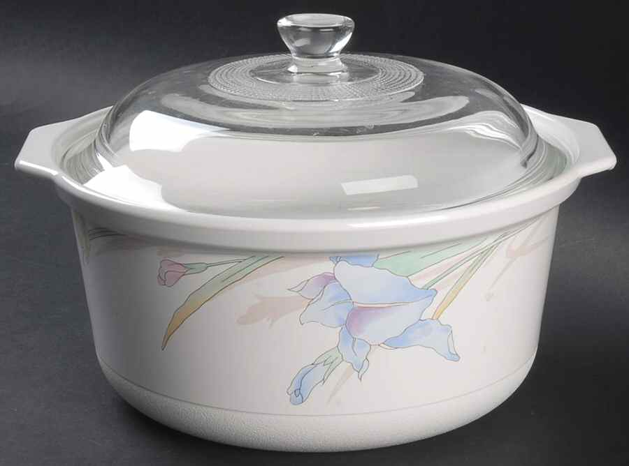 Gabriele 3 Quart Round Covered Casserole by Mikasa-1