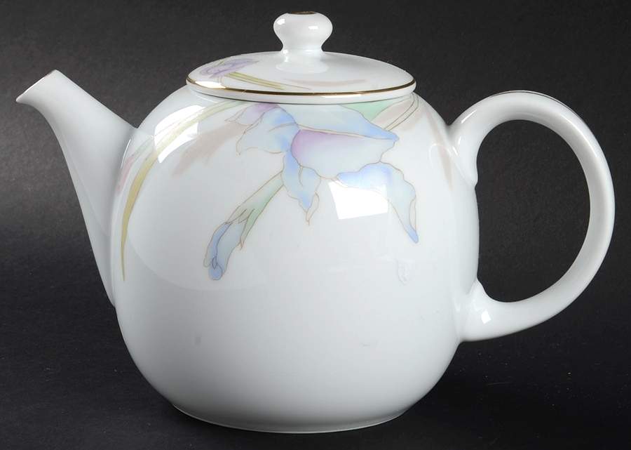 Gabriele Teapot & Lid by Mikasa-1