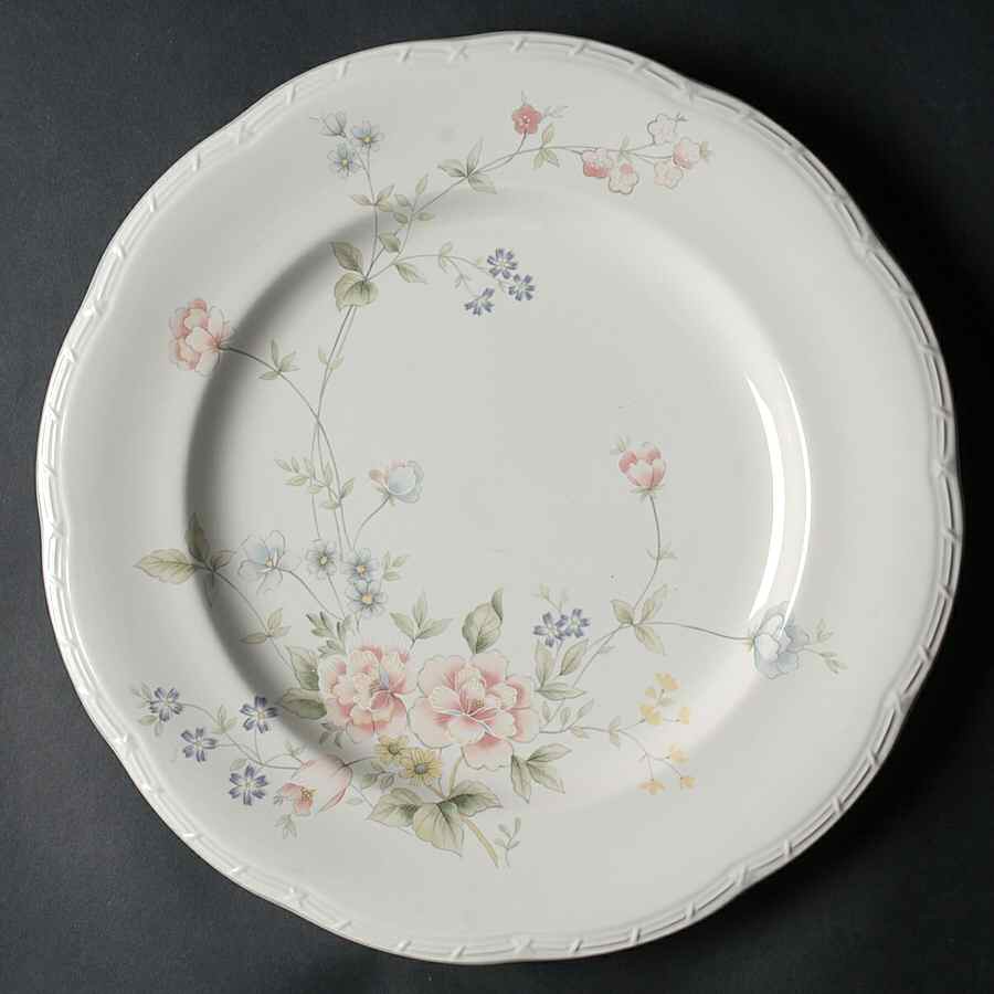 Gardena 12" Chop Plate (Round Platter) by Mikasa-1