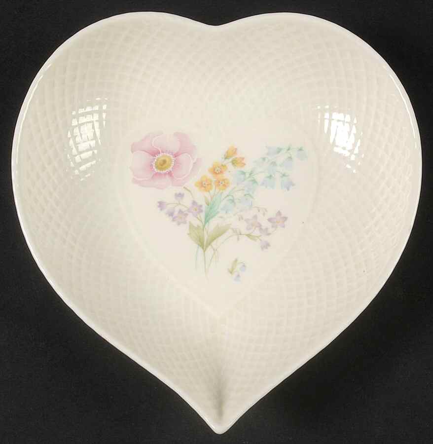 Gentle Breeze Heart Shaped Dish by Mikasa-1