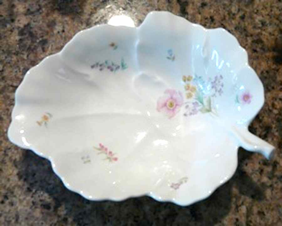 Gentle Breeze 7" Leaf Dish by Mikasa-1
