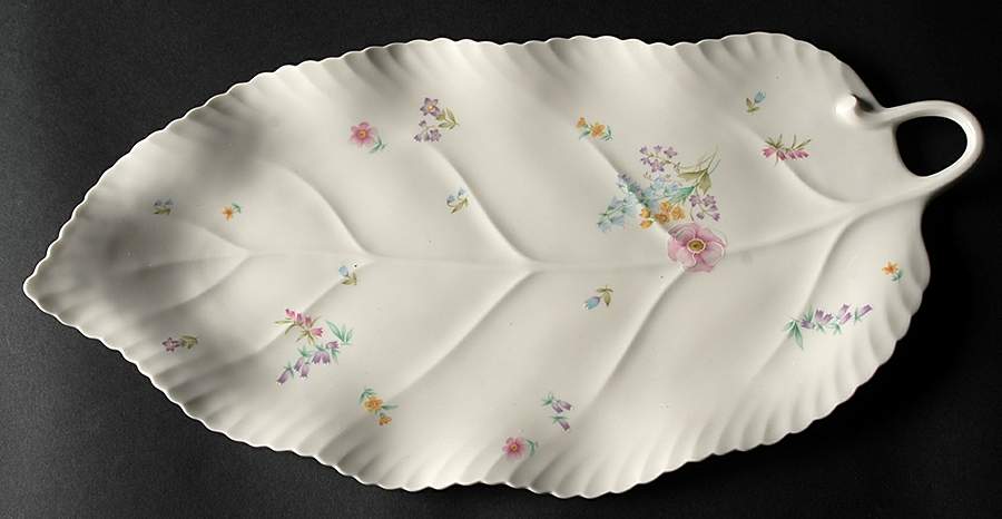 Gentle Breeze 15" Leaf Dish by Mikasa-1