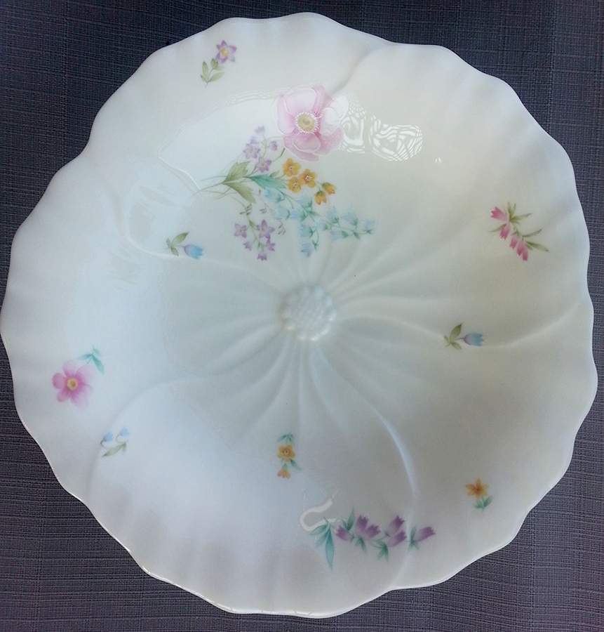 Gentle Breeze Round Compote (Height X Width) by Mikasa-1