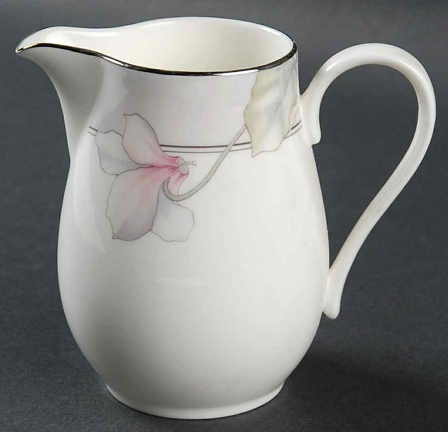 Glamour Creamer by Mikasa-1