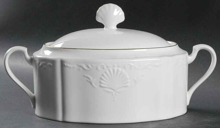 Golden Isle 2 Quart Oval Covered Casserole by Mikasa-1