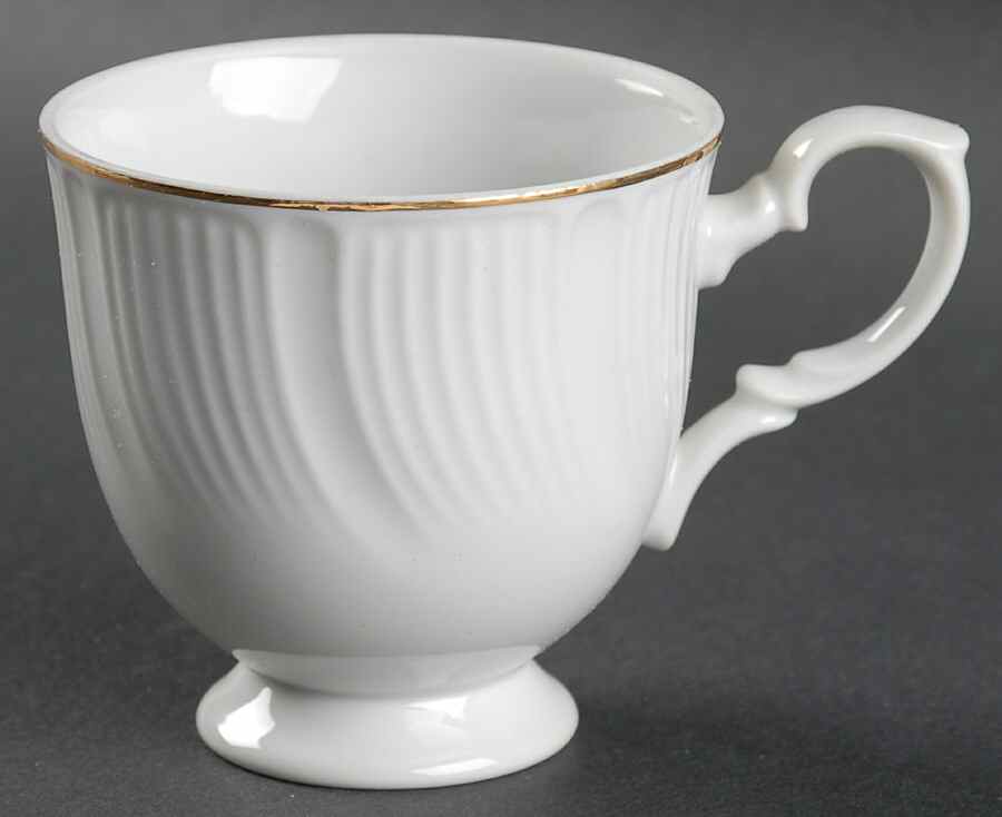 Gold Star Footed Cup by Mikasa-1
