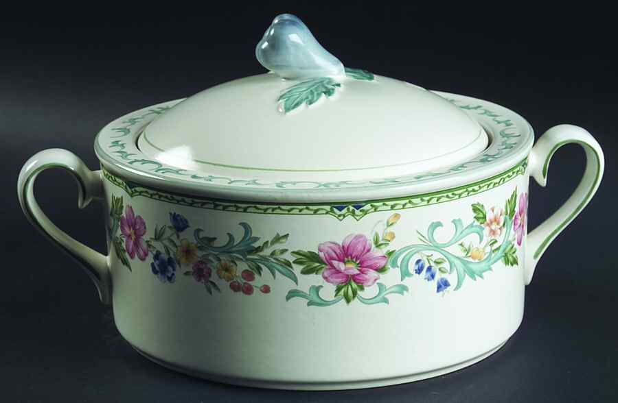 Grandmere 2 Qt Round Covered Casserole by Mikasa-1