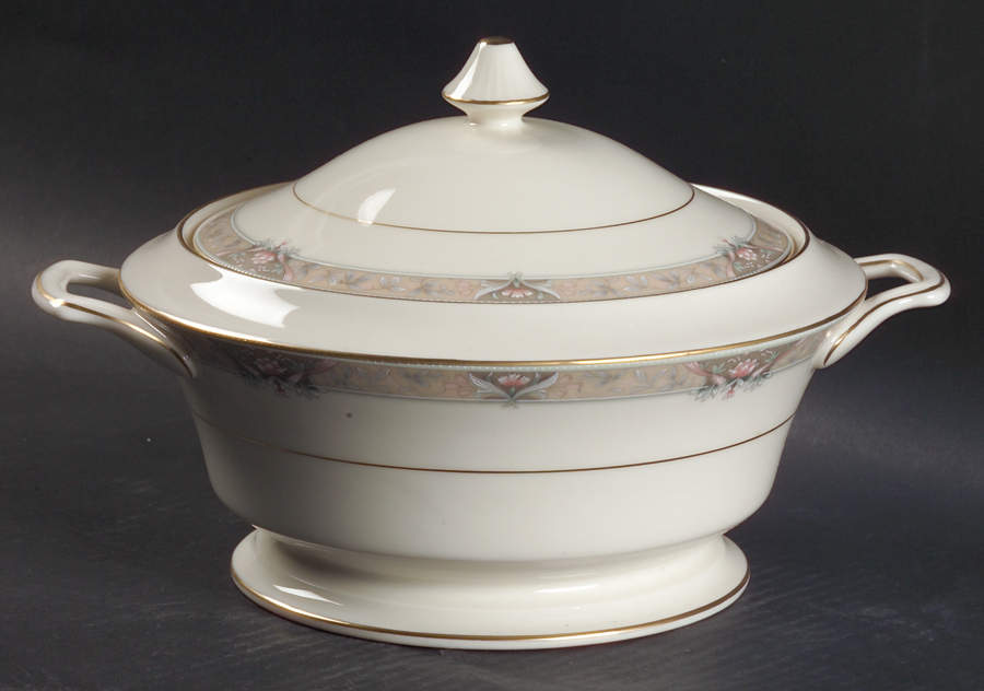 Grandville 1.5 Qt Round Covered Casserole by Mikasa-1