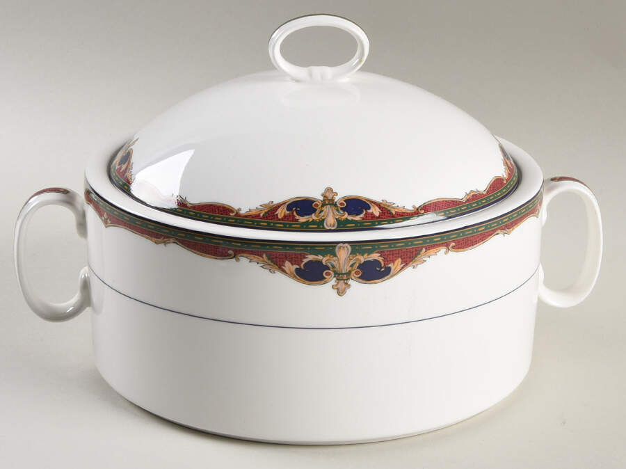 Grimaldi 1.75 Qt Round Covered Casserole by Mikasa-1