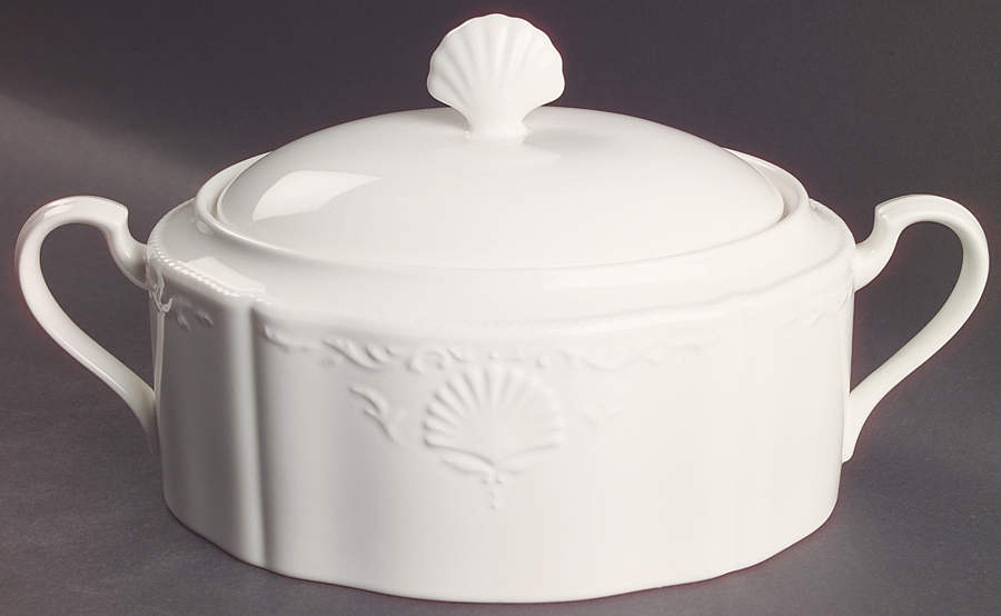 Hampton Bays 2 Quart Oval Covered Casserole by Mikasa-1