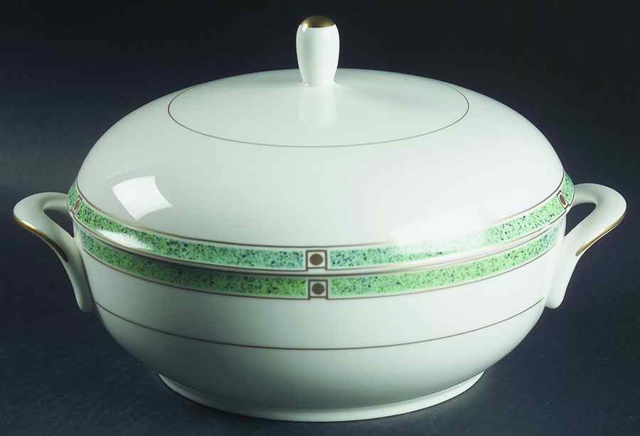 Hamilton 2 Qt Round Covered Casserole by Mikasa-1