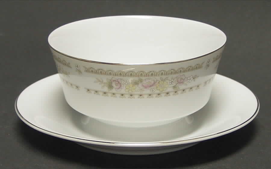 Harmony Gravy Boat with Attached Underplate by Mikasa-1