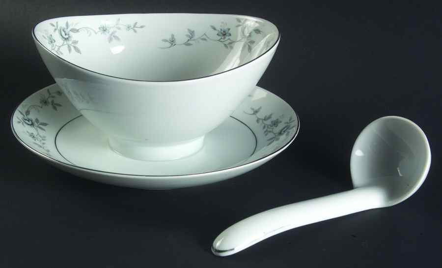 Hayden Gravy Boat with Attached Underplate by Mikasa-1