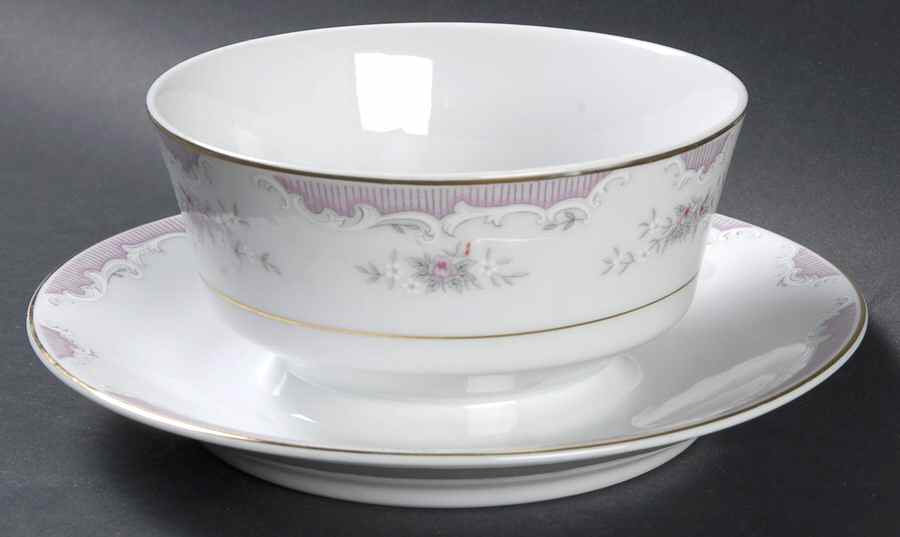 Heirloom Gravy Boat with Attached Underplate by Mikasa-1