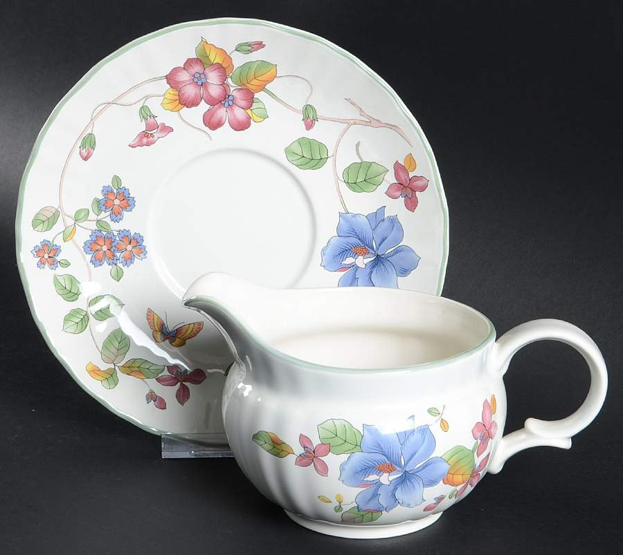 Heirloom Gravy Boat & Underplate by Mikasa-1