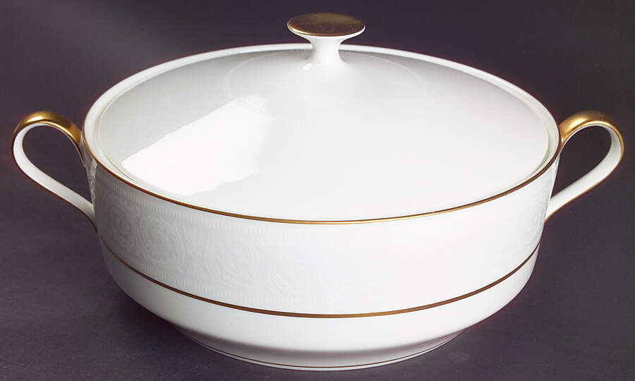 Hunter Round Covered Vegetable by Mikasa-1