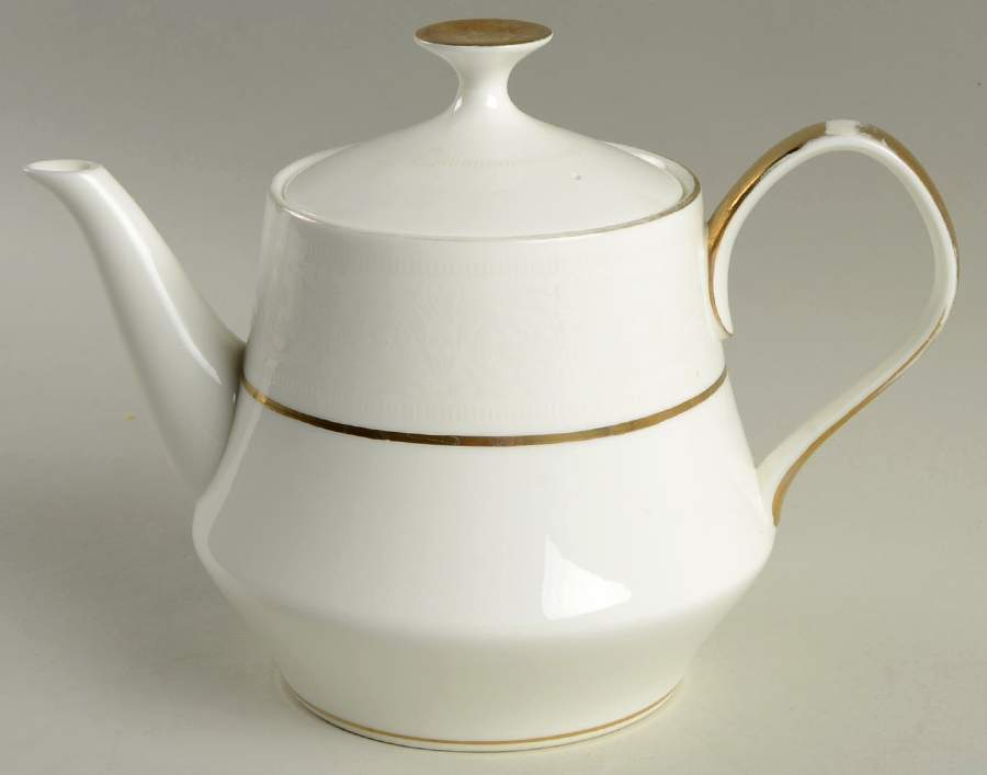 Hunter Teapot & Lid by Mikasa-1