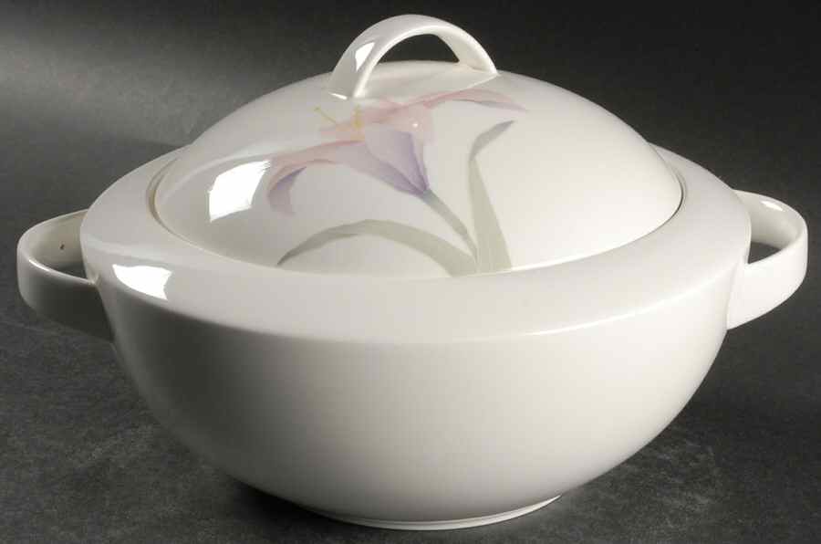 Images 2 Qt Round Covered Casserole by Mikasa-1