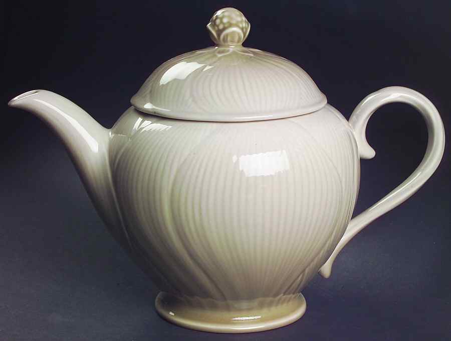 Iris Teapot & Lid by Mikasa-1