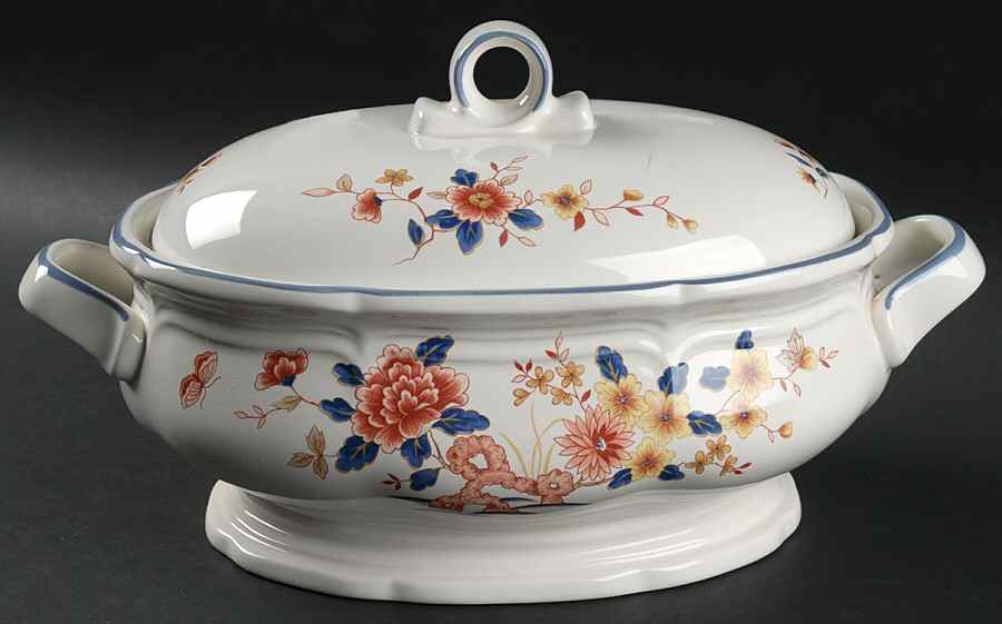 Japonica 2 Quart Oval Covered Casserole by Mikasa-1