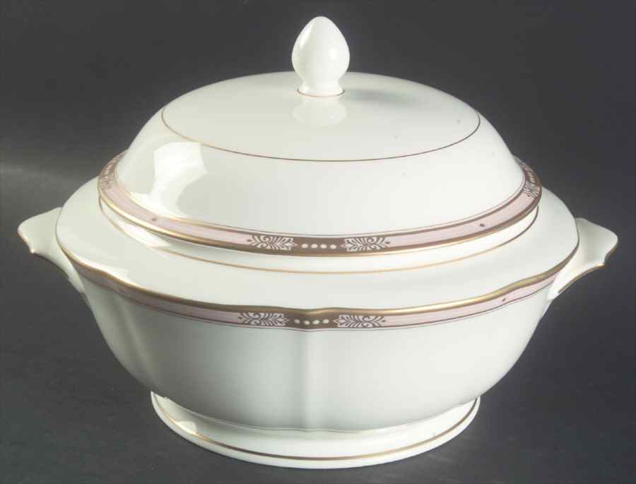 Jeweltone Peach 2 Qt Round Covered Casserole by Mikasa-1