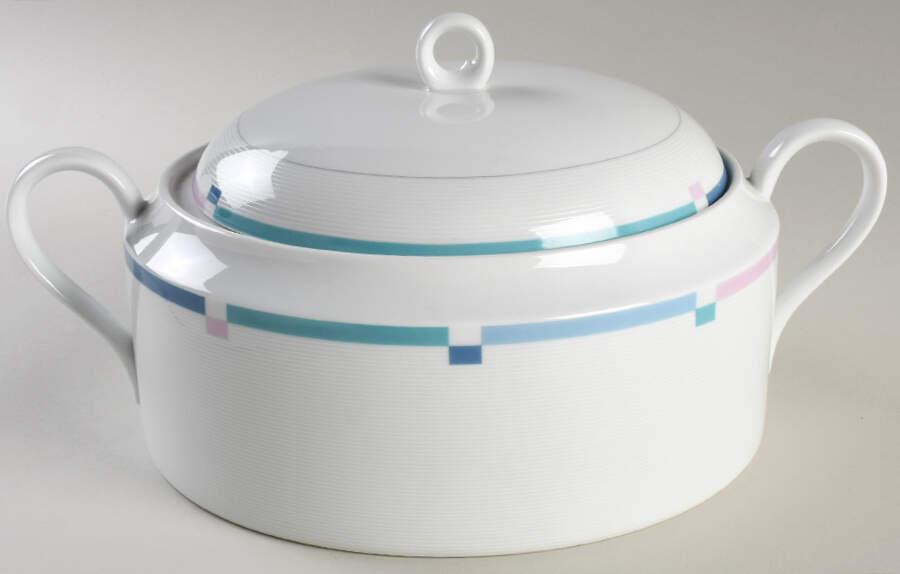Jet Set 2.5 Qt Round Covered Casserole by Mikasa-1