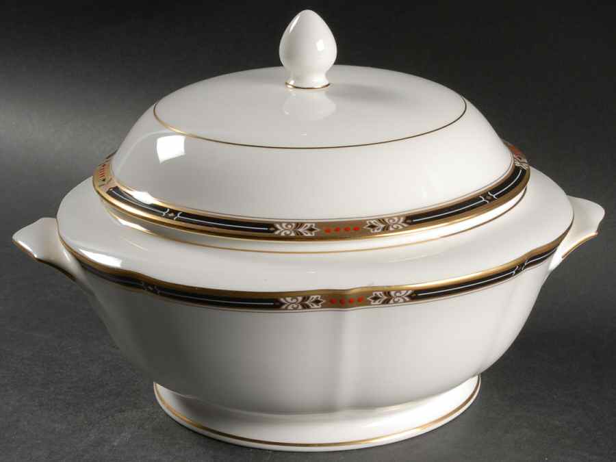 Jeweltone Black 2 Qt Round Covered Casserole by Mikasa-1