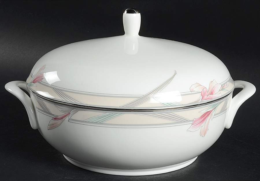 Joy 2 Qt Round Covered Casserole by Mikasa-1