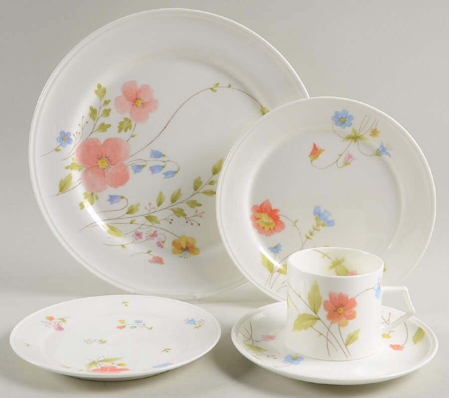 Just Flowers 40 Piece Estate Set by Mikasa-1