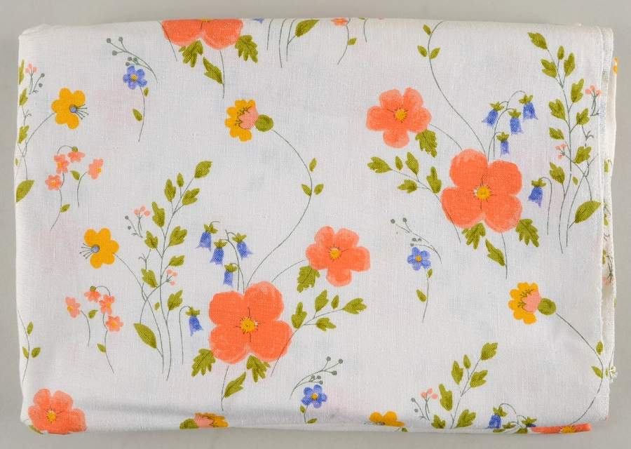 Just Flowers Rectangular Tablecloth by Mikasa-1