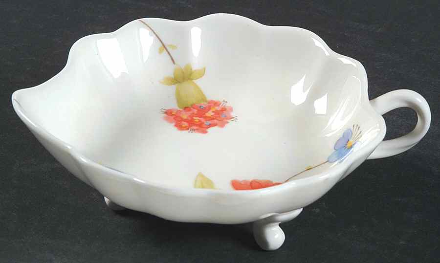 Just Flowers Leaf Shaped Dish by Mikasa-1