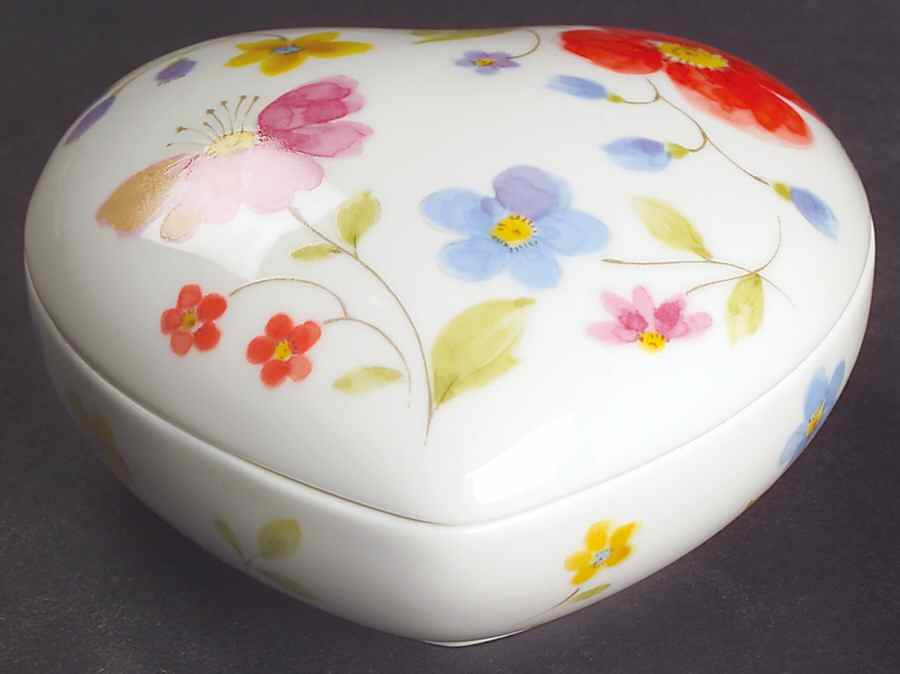 Just Flowers Heart Shape Box & Lid by Mikasa-1