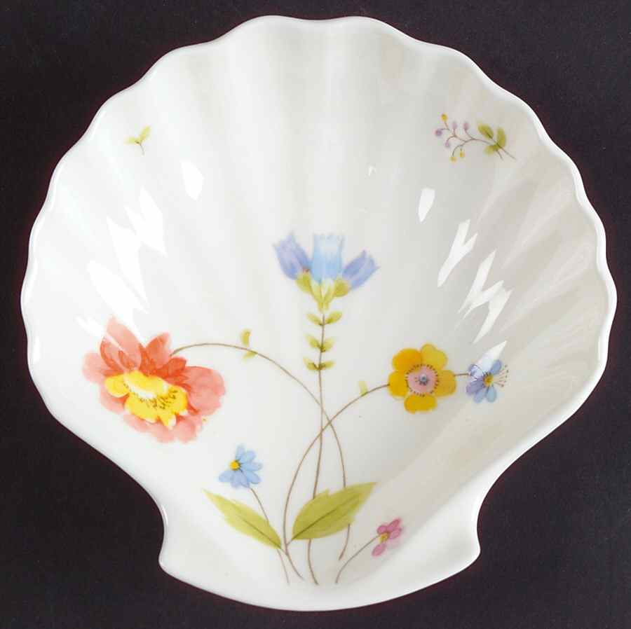 Just Flowers Shell Shaped Dish by Mikasa-1