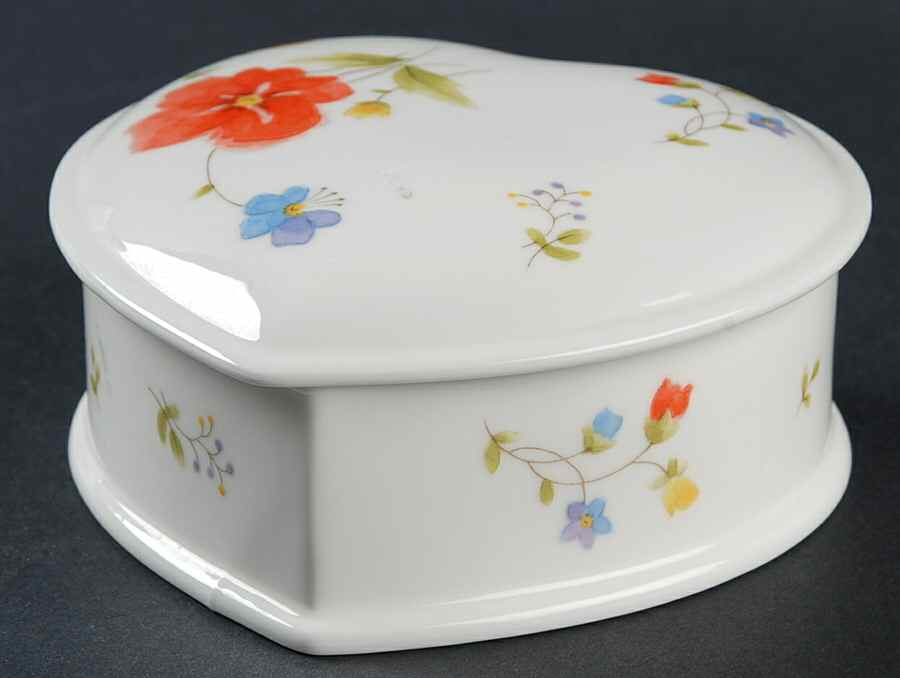 Just Flowers Heart Shape Box & Lid by Mikasa-1