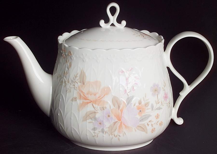 June Splendor Teapot & Lid by Mikasa-1