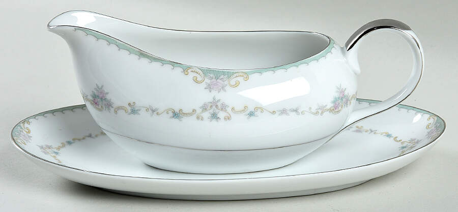 Kingsway Gravy Boat & Underplate by Mikasa-1