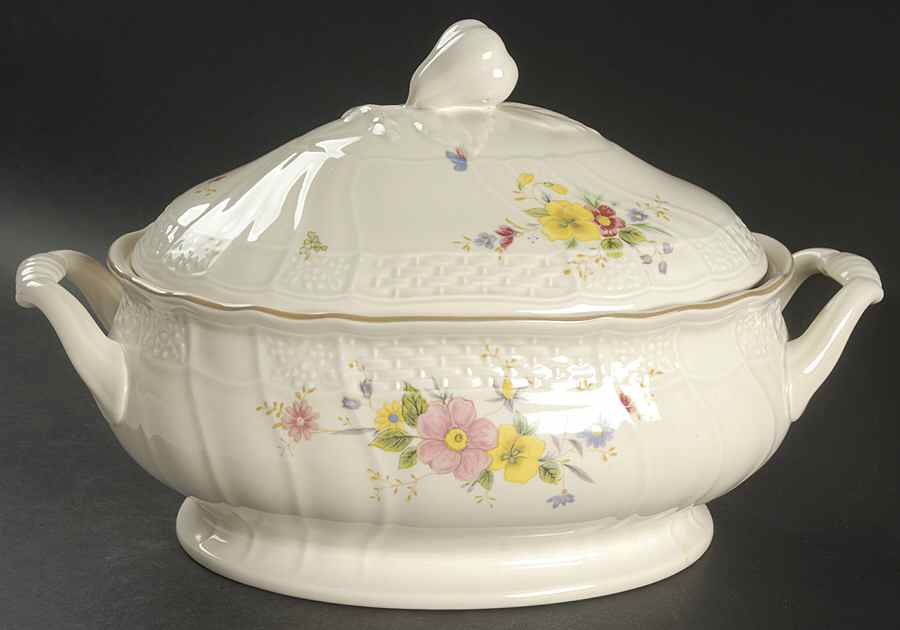 Lancaster 2 Quart Oval Covered Casserole by Mikasa-1
