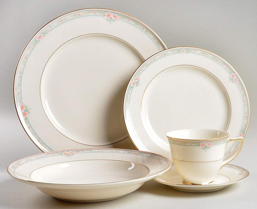 La Rose 5 Piece Place Setting by Mikasa-1