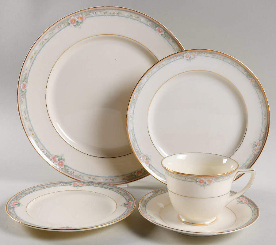 La Rose 40 Piece Estate Set by Mikasa-1