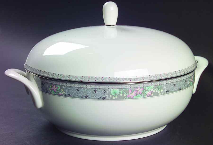 La Salle 2 Qt Round Covered Casserole by Mikasa-1