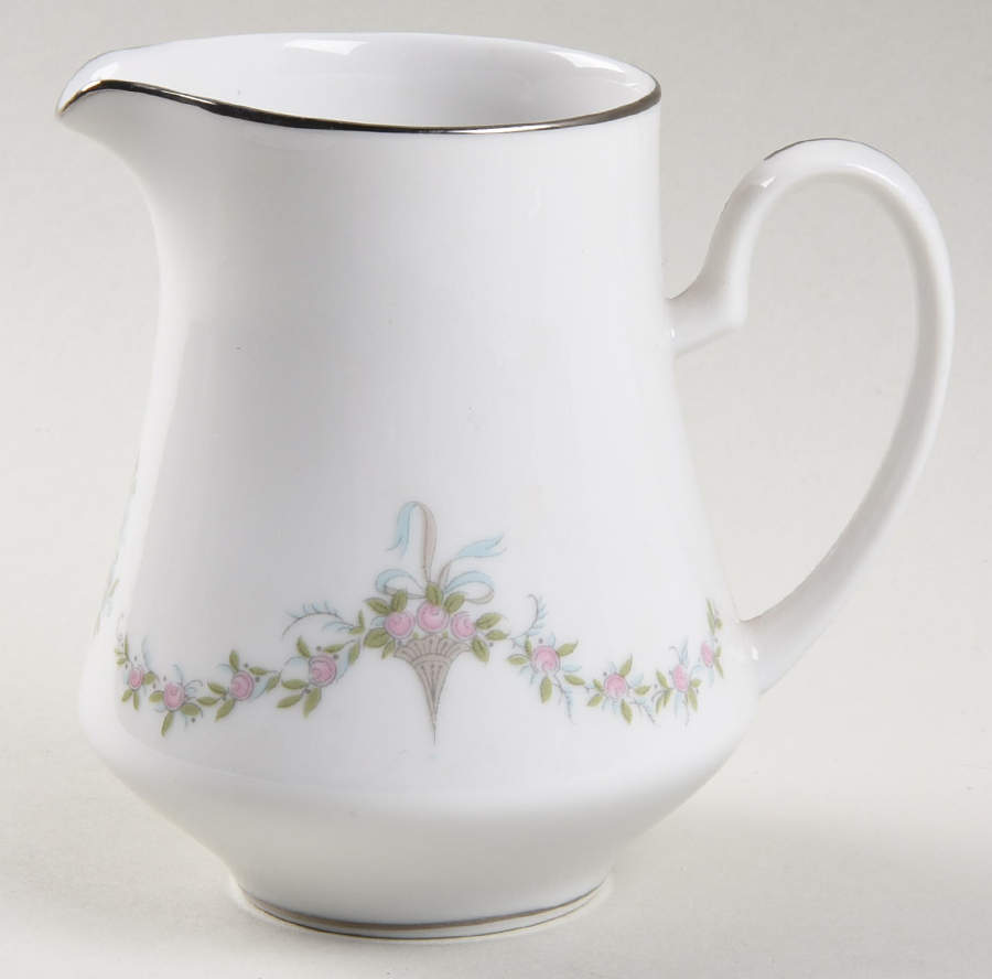 Laureate Creamer by Mikasa-1
