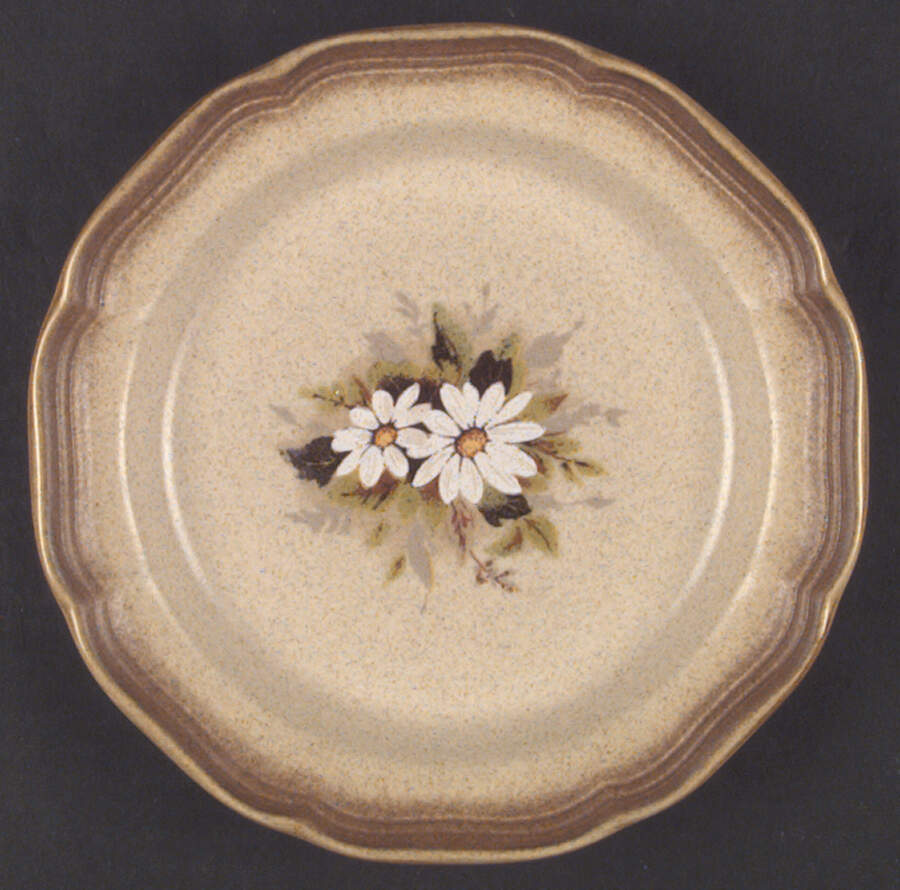 Loves Me Salad Plate by Mikasa-1