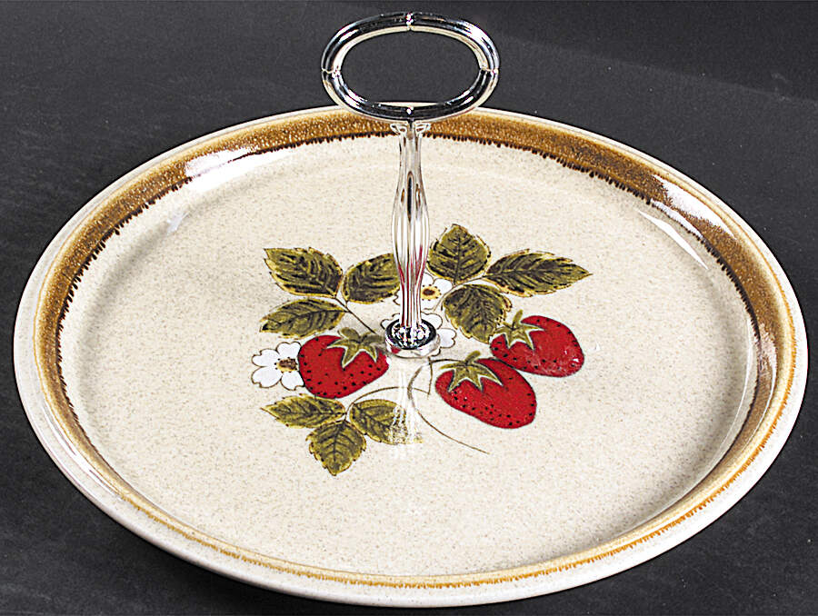 Luscious Round Serving Plate with Center Handle (Dp) Hc by Mikasa-1